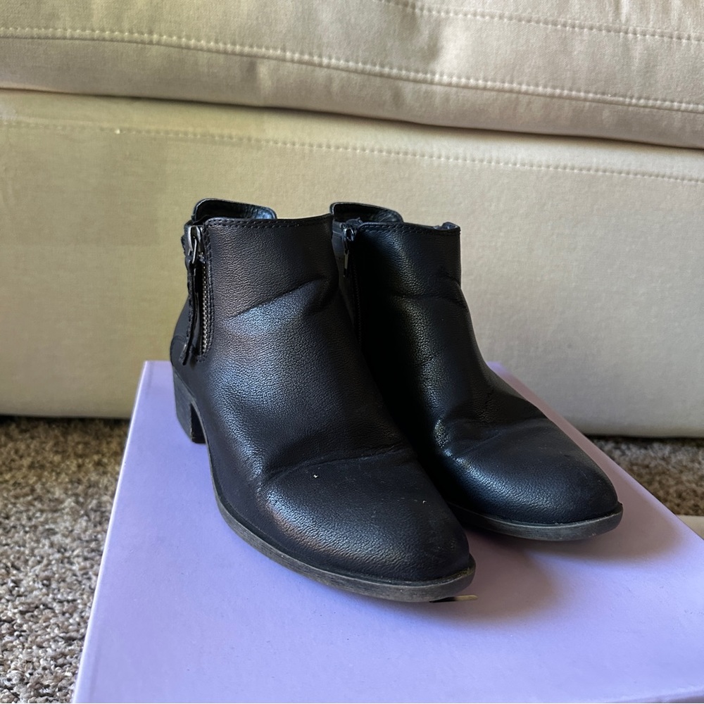 Steve maddens leather ankle booties